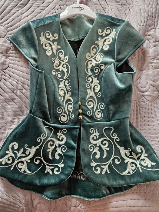 Продам жилет в национальном стиле на девочку