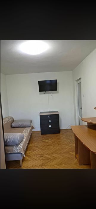Închiriez garsonieră
