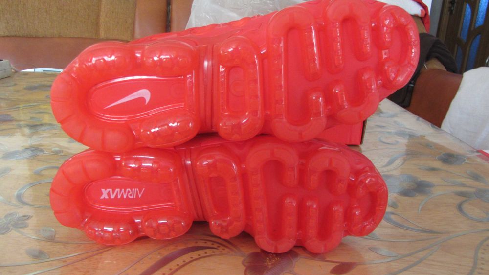 Nike Air Vapormax Plus noi in cutie marimea 42