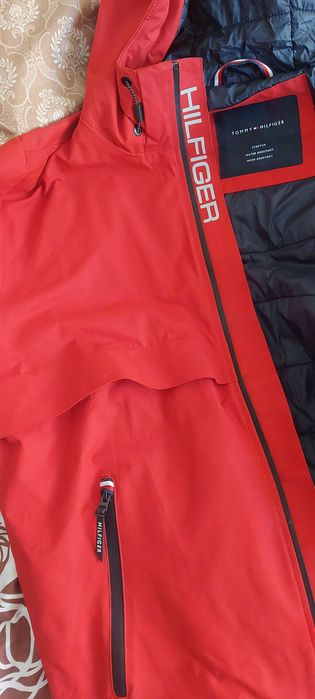 Haină Tommy Hilfiger anti-vânt, impermeabila unisex roșie M