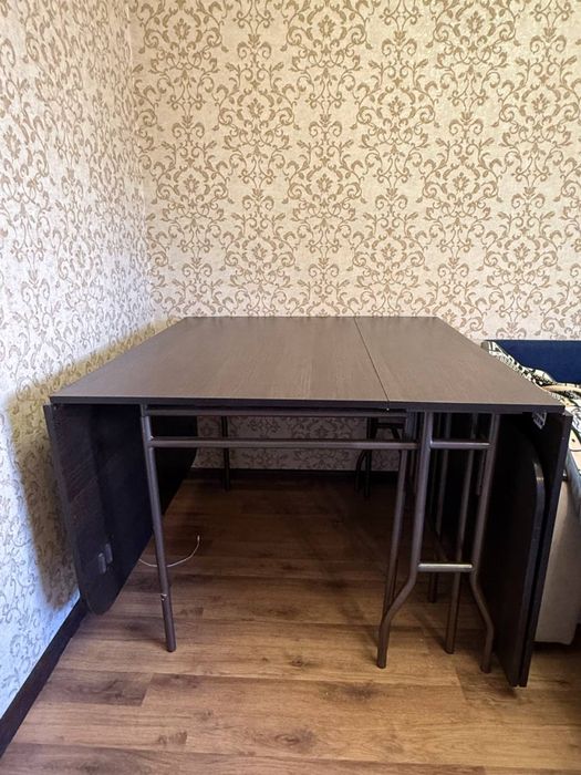 Стол для гостиной