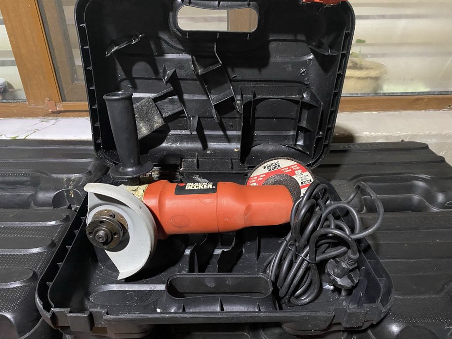 Болгарки BLACK & DECKER KG 915.