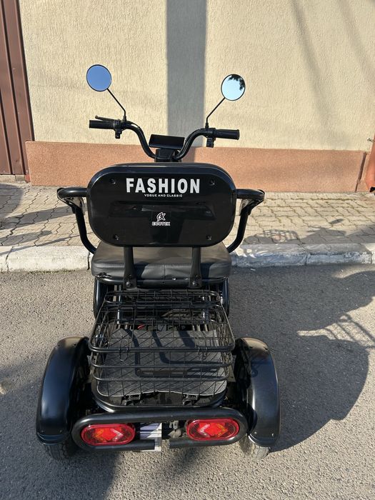Vand triciclu electric nou