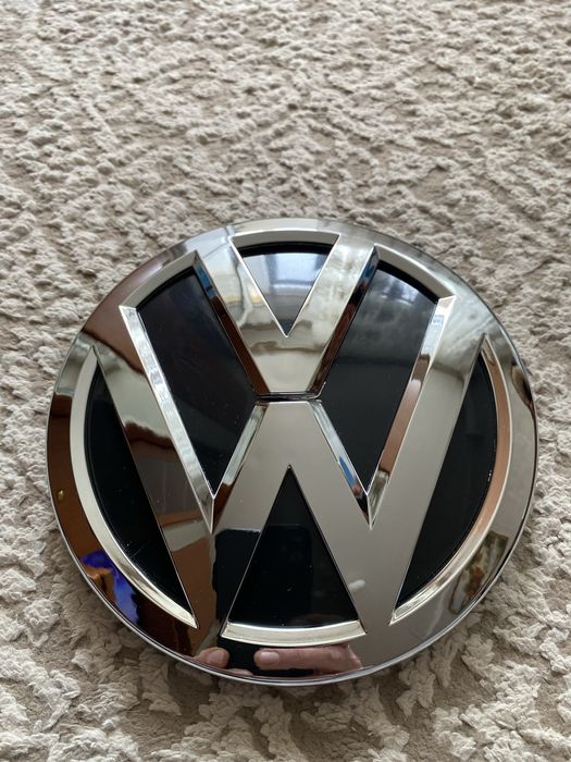 Передний значак фольксваген
