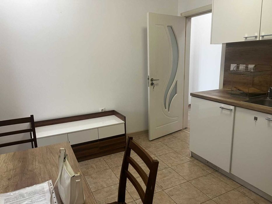 Продава се Тристаен апартамент в Пловдив, Гагарин - 70 кв.м за 2000 €/кв.м - Снимка #2