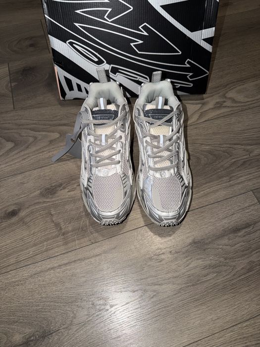 Off White Be Right Back