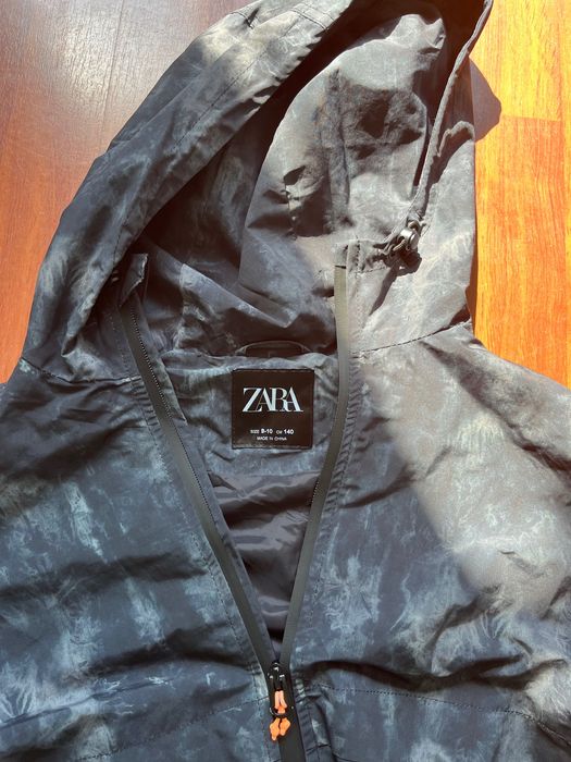 Zara tie-dye windbreaker - леко яке с качулка, цип и 2 предни джоба.