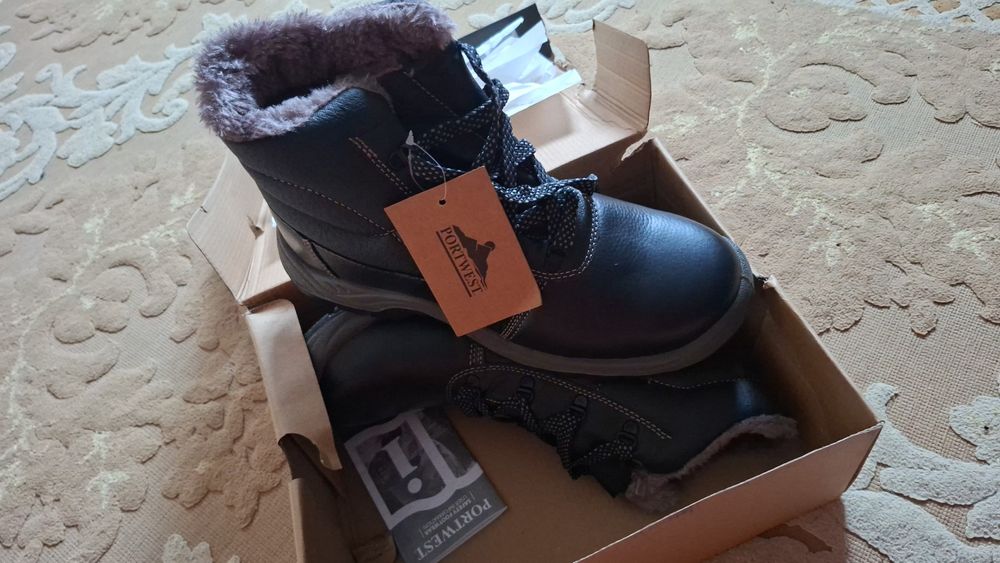 Зимний комбез және ботинка