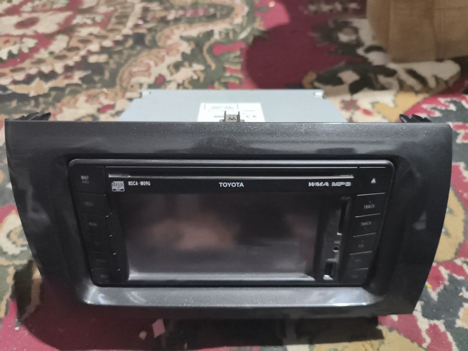 Автомагнитола на Тойота Avensis