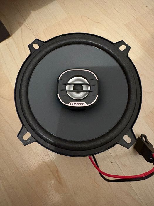 Vând boxe auto de 13 “ Hertz