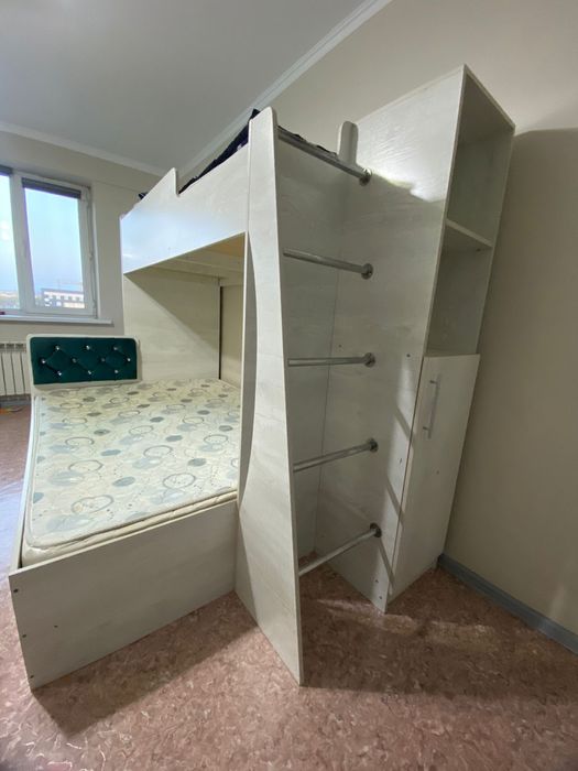 Продам детскую двухъярусная кровать