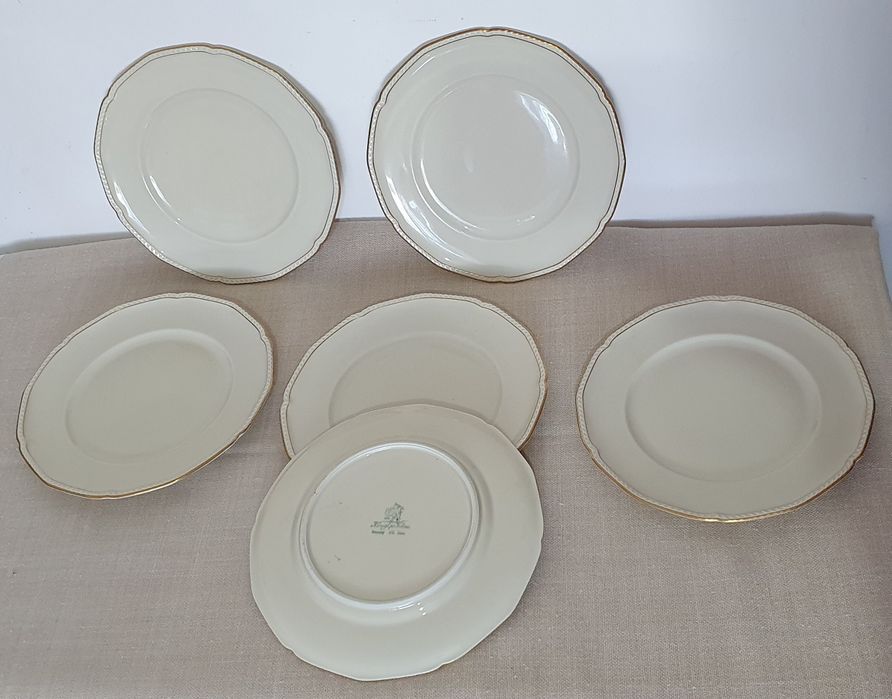 Vând veselă porțelan foarte fin