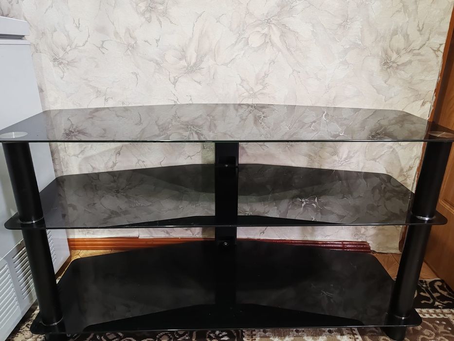 Продам тумбу под телевизор