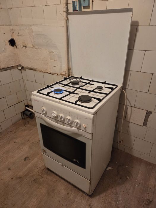Продам газовую плиту