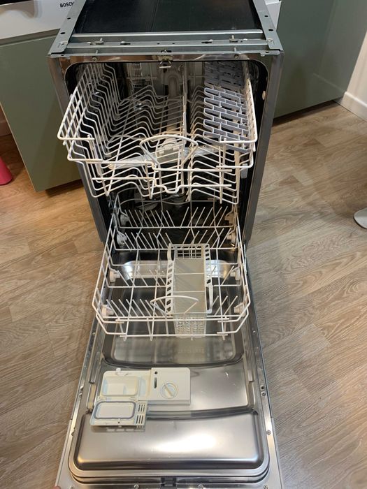 Продам посудомоечную машину