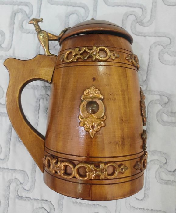 Продаётся привозная большая деревянная кружка.