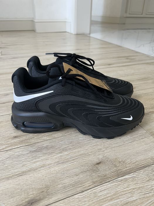 Продаю новые кроссы .