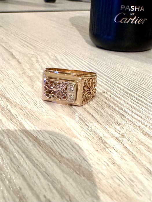 Золотая перстень 7.65 грамм две бриллиантовая камни