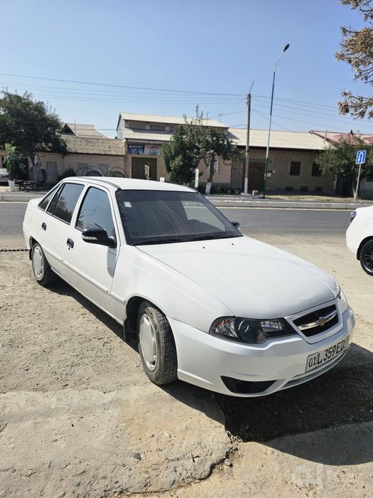 Nexia 2 2015 sotiladi