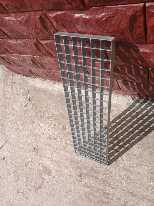 Vând trepte zinacate metalice pentru detali sunat la numarul de telefon 0733 155 058