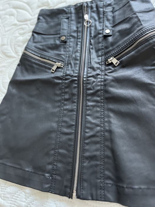 Нова. Кожена пола Guess номер 25/XS