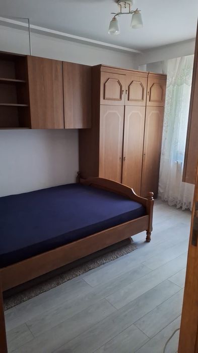 Închiriez apartament cu 2 camere