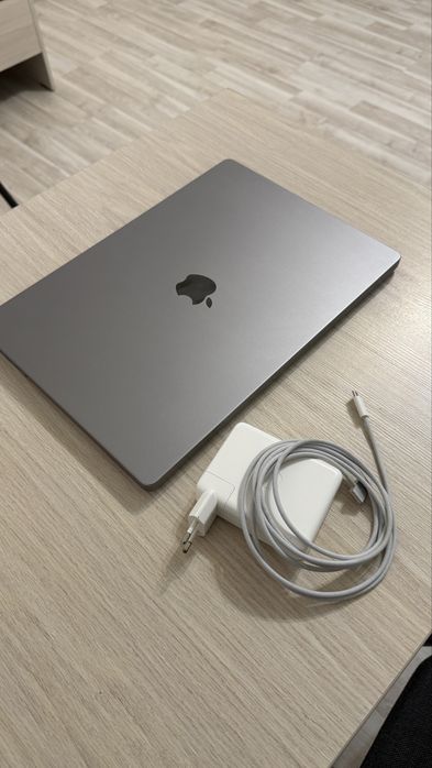 Macbook pro 16’ M1 Pro. 16/512