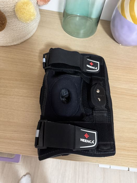 Neenka наколенки с пружина и шарнир L/XL