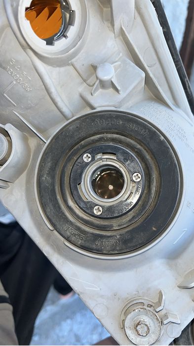 Фара камри оригинал