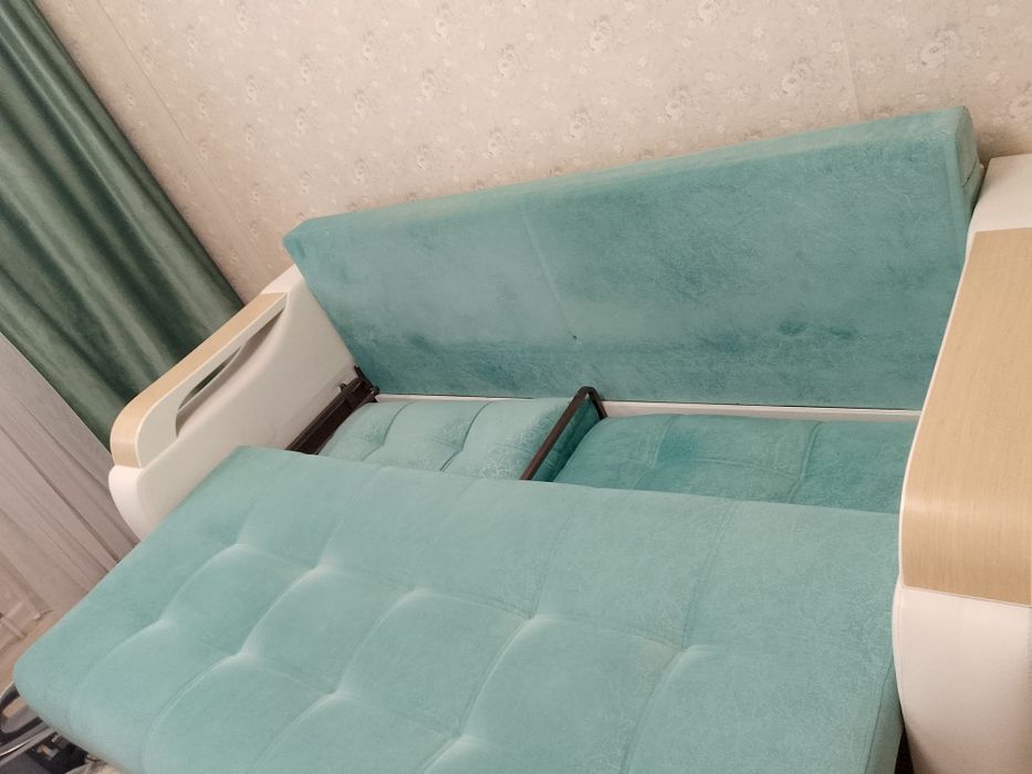 Уляновский зеленный диван