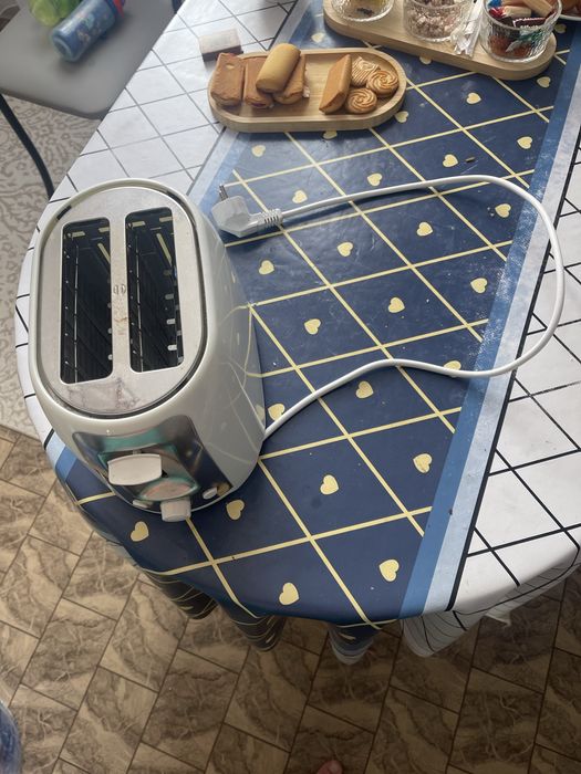 Продам тостер и посуду