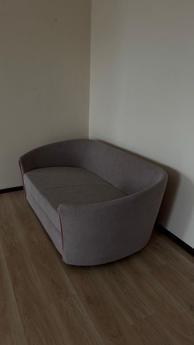 Мягкий диван приятный