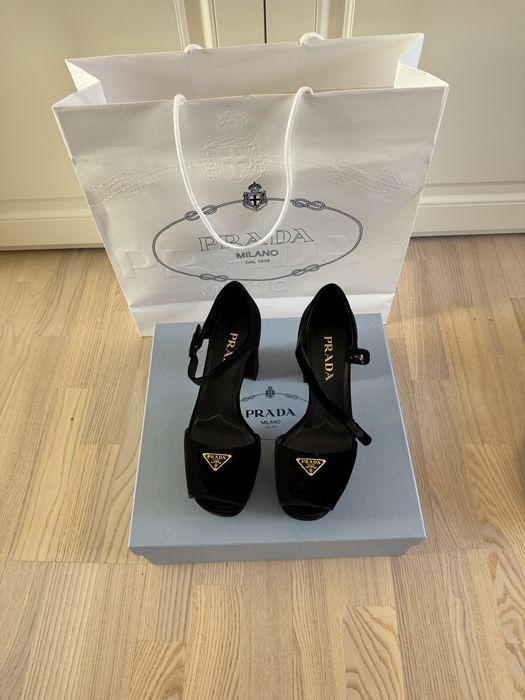 Продаю босоножки Prada