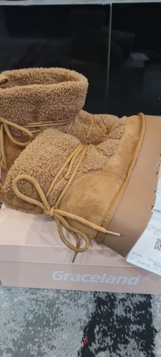 Cizmulite tip UGG, marimea 39.Purtate o siingura data.