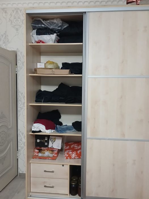 Продаю спальный гарнитур