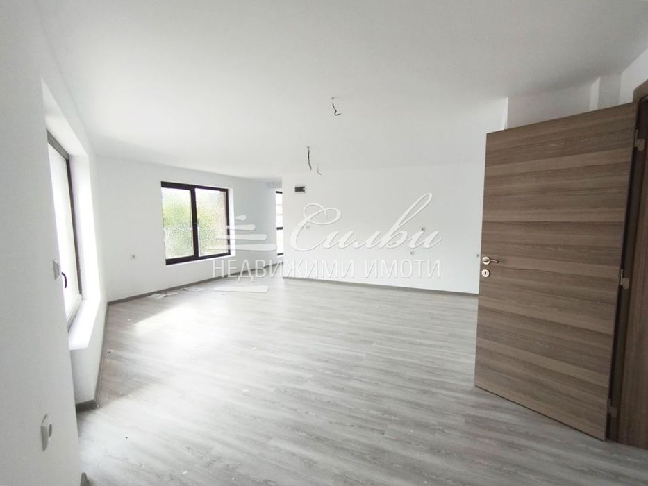 Продава се Мезонет в Шумен, Дивизионна болница - 165 кв.м за 943 €/кв.м - Снимка #2