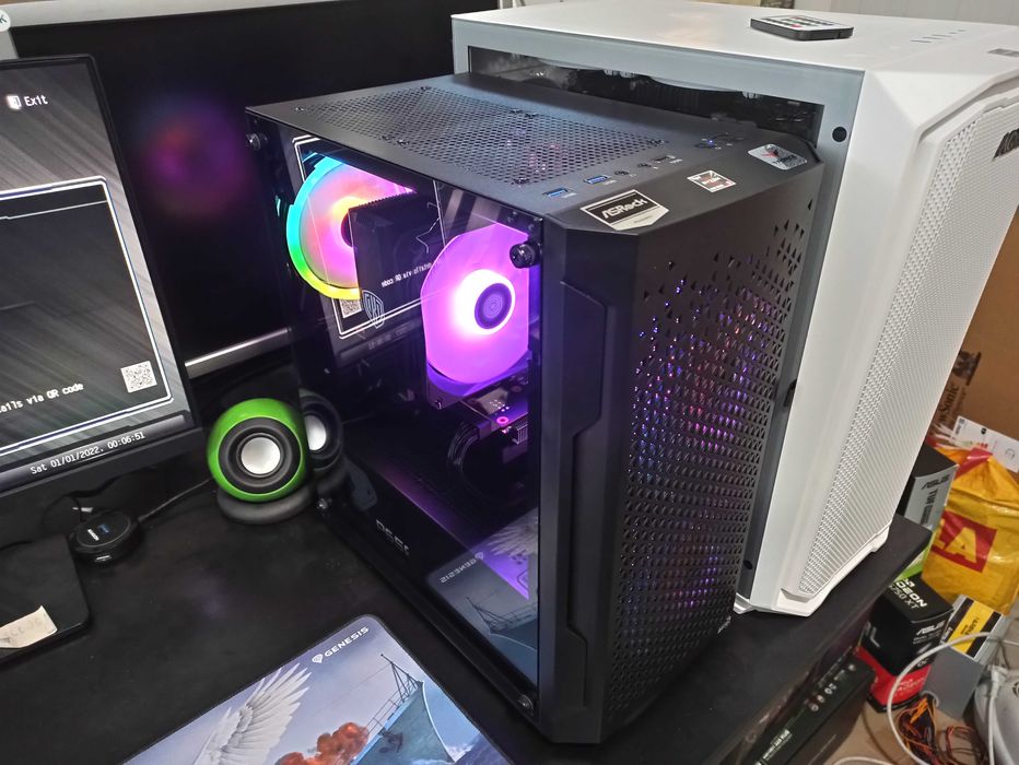 За ИГРИ Компютър 10/16-Ядрен Intel i5 / RX 9060 XT 16Gb / 32Gb RAM SSD