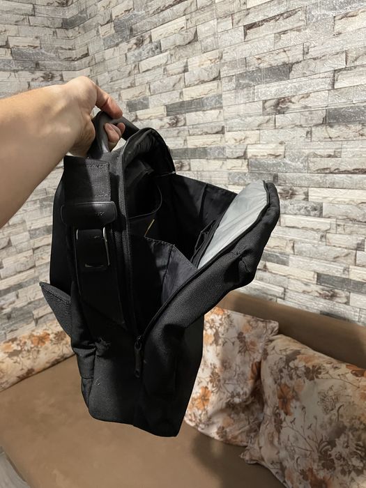 Чисто нова чанта за лаптоп