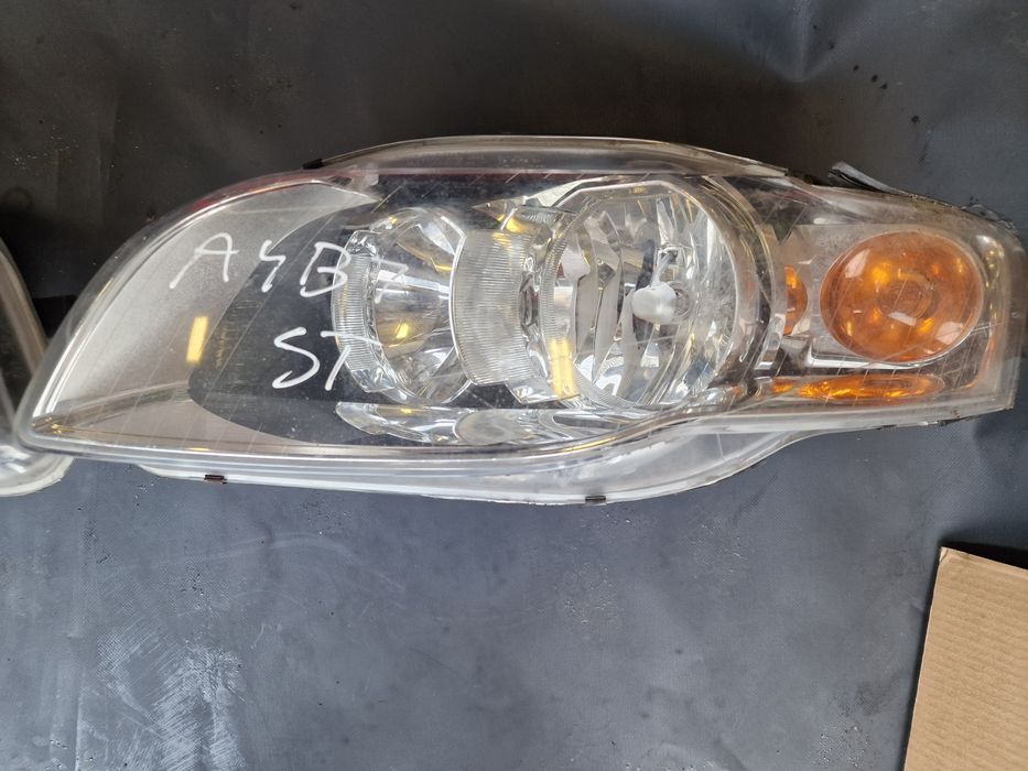 Far stânga cu ureche rupta Audi A4 B7  de Europa