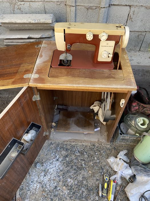 Продается швейная машина хорошем состояний рабочий 700000сом келисимл