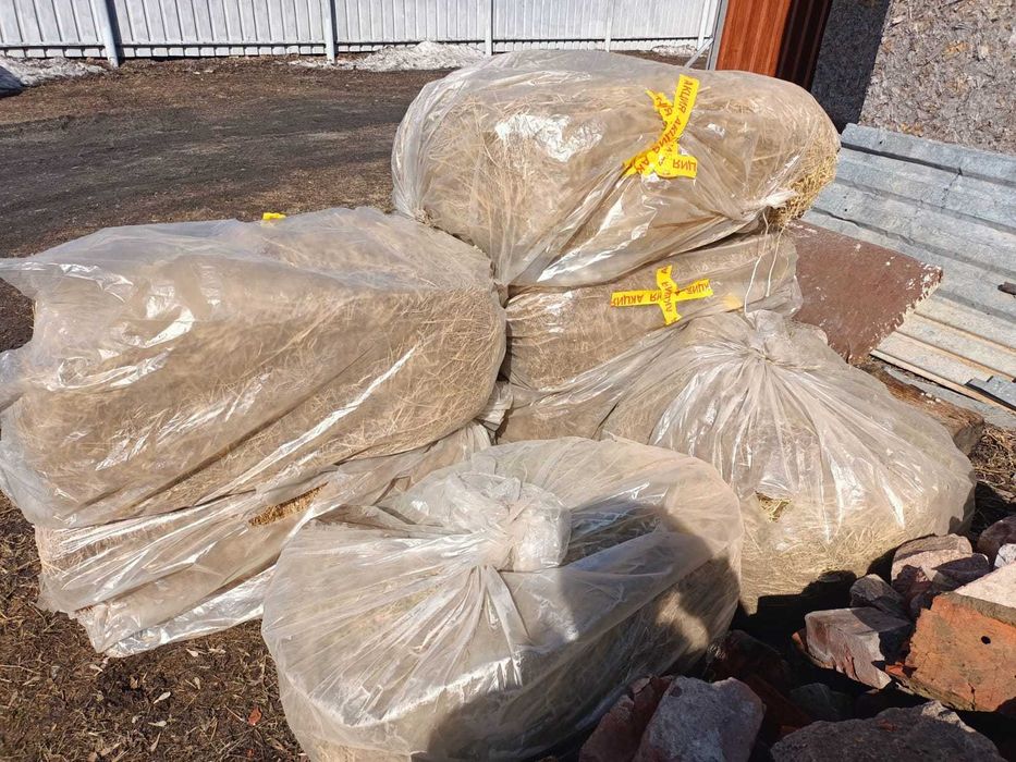 Сено в тюках , брикетах