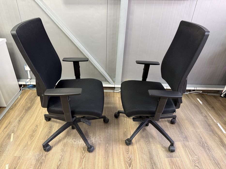 Scaun negru birou profesional