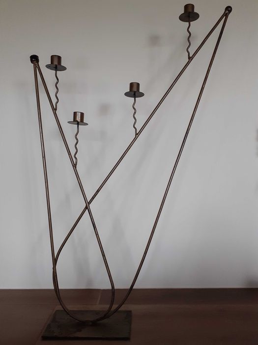 Масивен висок железен свещник - идеален за механа