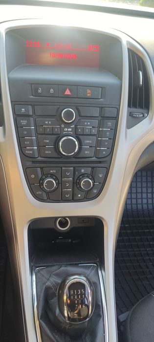 Опел Астра J 2010 год 1,7 СДТИ