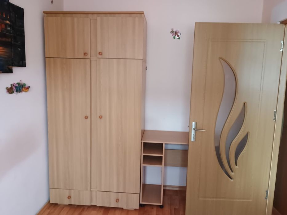 Apartament 3 camere semidecomandat