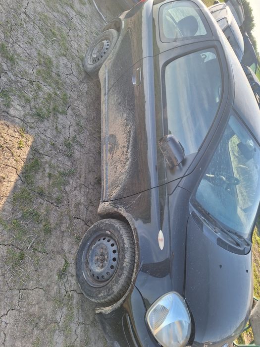 Dezmembrez toyota yaris