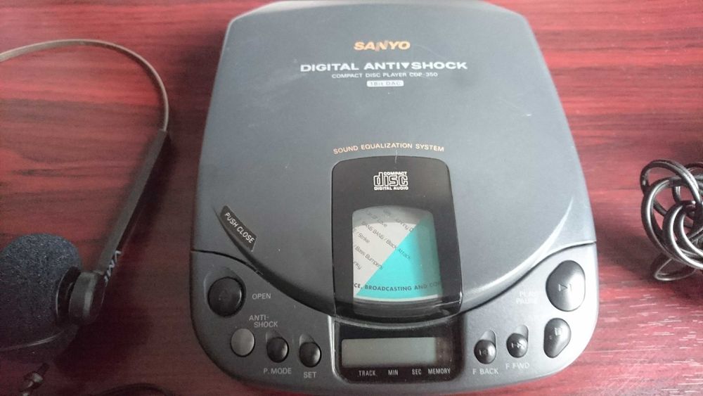 Sanyo ,old school vintage cd player