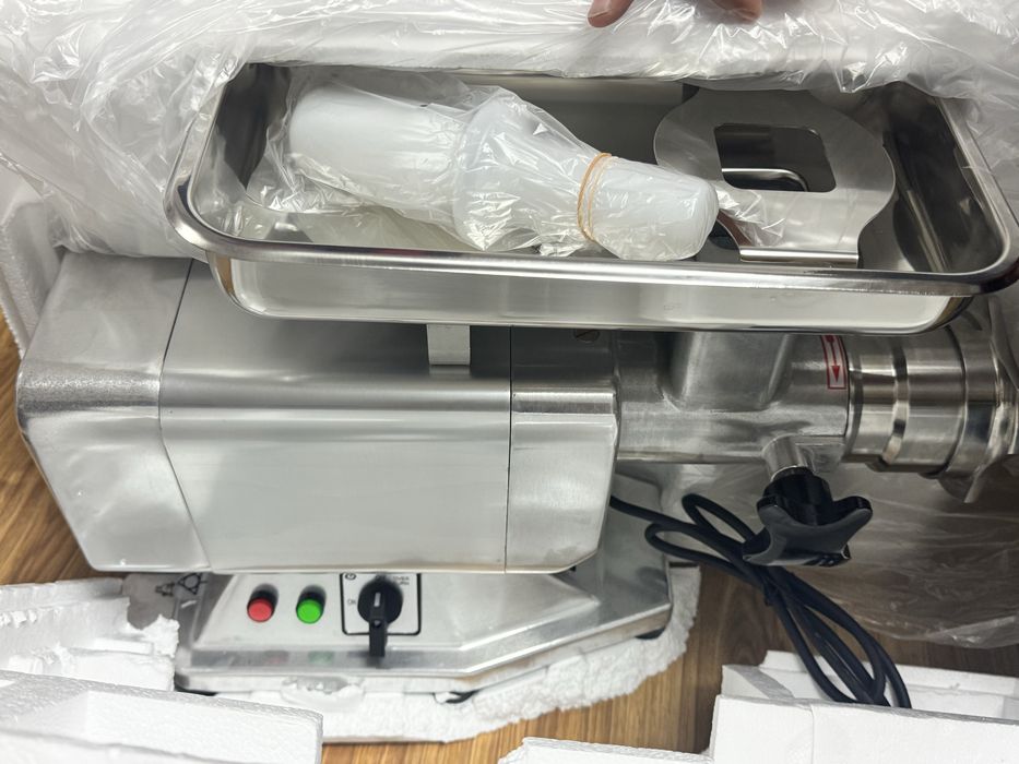 Mașină profesională de tocat carne YATO YG-03232