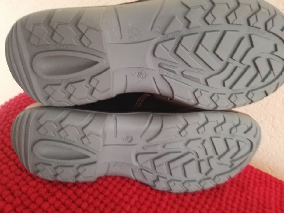 Bocanci de lucru noi cu protecție nr 42 Sir Safety piele+blană