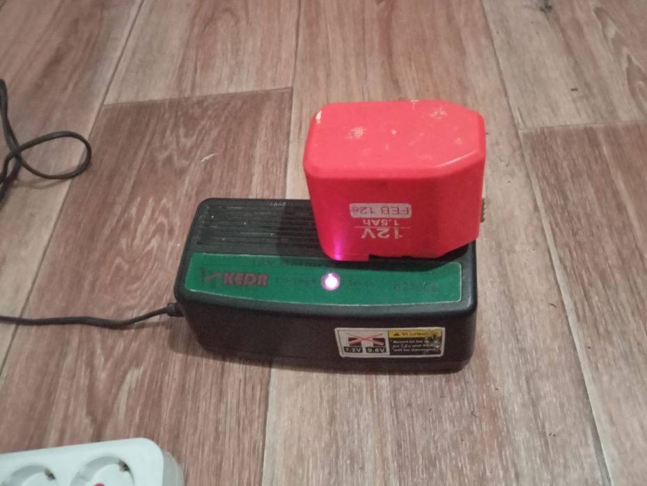 Аккамулятор с зарядкой